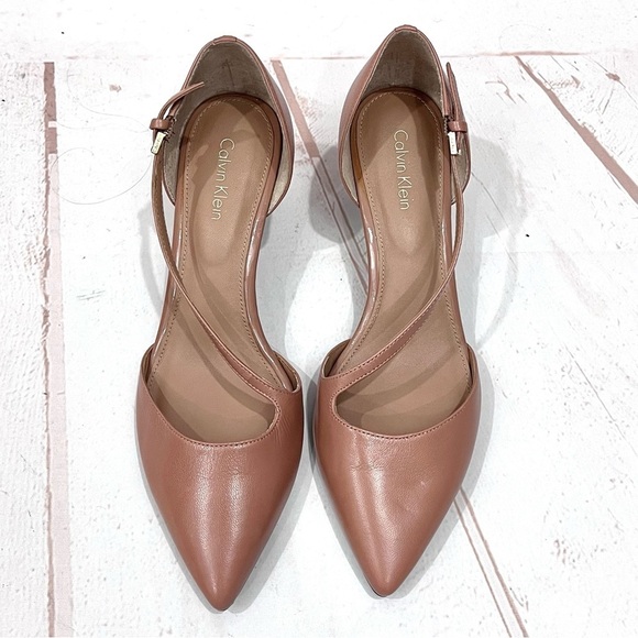 NWOT Nude Leather Asymmetrical Pointed Toe Mary Jane Page Kitten Heels Pumps - Picture 1 of 9
